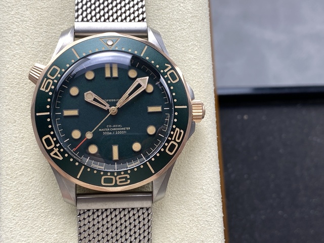 Super Quality Waterproof Mechanical Watch 42mm Titanium Bronze Gold VS Factory 300M Diver 8806 Movement diving watch