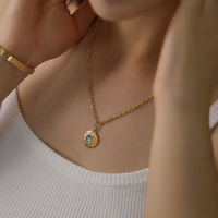 Collana J&D Original Design Ocean in Acciaio Inossidabile Placcato Oro 18K con Strass e Resina Blu, Bicolore, con Ciondoli Quadrati, Rotondi, Sole, Luna e Paperclip