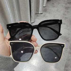 <span class=keywords><strong>De</strong></span> la <span class=keywords><strong>mujer</strong></span> <span class=keywords><strong>gafas</strong></span> <span class=keywords><strong>de</strong></span> sol hombres gran marco <span class=keywords><strong>de</strong></span> <span class=keywords><strong>gafas</strong></span> <span class=keywords><strong>de</strong></span> sol <span class=keywords><strong>de</strong></span> lujo <span class=keywords><strong>de</strong></span> moda <span class=keywords><strong>de</strong></span> la marca <span class=keywords><strong>de</strong></span> ojo <span class=keywords><strong>de</strong></span> gato <span class=keywords><strong>gafas</strong></span> <span class=keywords><strong>de</strong></span> <span class=keywords><strong>2022</strong></span> - Product Image 1