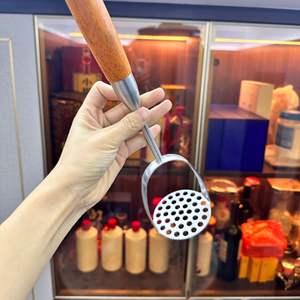 Écrase-pommes de terre domestique avec manche en bois, hachoir manuel multifonction pour purée de bébé, citrouille, patate douce - Product Image 5