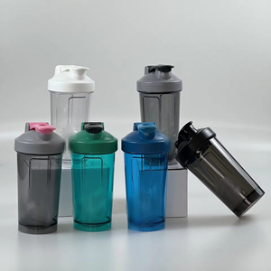 Bouteille d'eau sport en plastique OEM&ODM sans BPA 20oz, anti-fuite, portable, pour la gym, avec logo personnalisé et boule mélangeuse pour <span class=keywords><strong>shaker</strong></span> protéiné - Product Image 1
