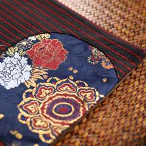 Tappetino da Tè Artigianale <span class=keywords><strong>in</strong></span> Bambù Blu a Forma di Zucca, Patchwork Testurizzato Sostenibile 60x30cm - Sottobicchiere Artistico per Tazze e Arredamento Zen - Product Image 4