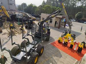 XUVOL Skidder XVY18C para Transporte de Troncos, Carga y Descarga, con Pluma Telescópica Hidráulica y Garra Rotatoria para Troncos - Product Image 6