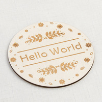 Artside Hello World Baby Monatliche Meilenstein-Wachstumsdecke mit Bemalten Holz-Posiertüchern - Perfekte Kinderzimmerdekoration & Neugeborenen-Geschenk