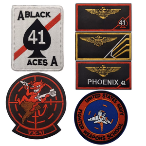 แผ่นผ้าคาดแขนปักลายสำหรับหมวกของโรงเรียนทหารยานรบสีน้ำเงินเข้ม - Product Image 1