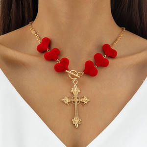 Collier de luxe plaqué argent avec pendentif croix en zircon rouge et perle d'eau douce pour femme, idéal pour fiançailles, mariage, soirée romantique, Saint-Valentin - Product Image 1