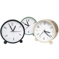 Réveil en métal à quartz avec mécanisme silencieux et veilleuse intégrée, design rond en métal élégant pour bureau et chambre