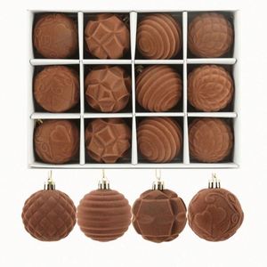 Bolas de Navidad de Terciopelo de Lujo de 6 cm con Diseño Especial en Rojo, Verde y Gris, Adornos Navideños - Product Image 6