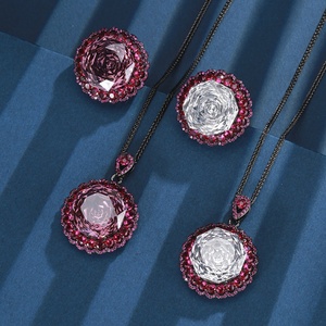 Parure de bijoux tendance en cuivre écologique, hypoallergénique, inaltérable et résistante à l'eau, avec collier et bague tournesol en zircon rose 18MM pour femme - Product Image 3