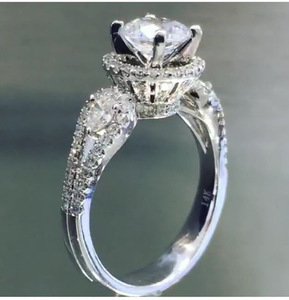 Anello con zirconi a goccia rotonda per donna, elegante gioiello da dito alla moda per feste - Product Image 1