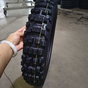 Nueva condición 100/100-18 Neumáticos de motocicleta Tipo de clavo antideslizante Neumático de <span class=keywords><strong>nieve</strong></span> de invierno Neumático tachonado <span class=keywords><strong>para</strong></span> condiciones de clima frío - Product Image 1