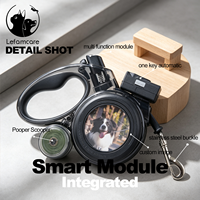 Laisse rétractable intelligente pour chien, 16 pieds, avec lumière LED, rechargeable par USB, en nylon robuste, avec lampe de poche et sifflet pour grands chiens
