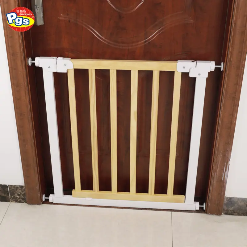 Moderne Metall tor OEM Holzzaun Treppen geländer für Baby Sicherheit Laufs tall für den Außen-und Innenbereich Werkseitig verpackt