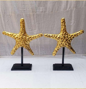 Set de 2 décorations de table en plumes d'aigle en métal avec base enduite noire plaquée or, parfait pour une décoration élégante de la maison - Product Image 4