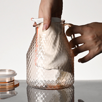 Pichet à eau acrylique jus boissons bière cruche en plastique avec couvercle incassable PC résistant à la chaleur pour hôtel restaurant piscine