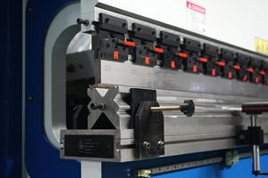 Presse plieuse hydraulique CNC série MYT 2500 mm 63T rouge et blanc pour tôles avec <span class=keywords><strong>DELEM</strong></span> <span class=keywords><strong>DA</strong></span> <span class=keywords><strong>58T</strong></span> - Product Image 5