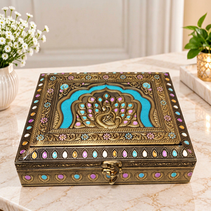 Caja de Joyería de Madera Artesanal Marroquí, Rectangular, Tallada con Motivo de Pavo Real, Incrustaciones de Piedras, Tapa para Guardar Objetos, Plegable, de Lujo, NIRMALA - Product Image 1