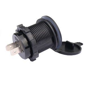 Cargador de coche USB dual de 12 V con carga rápida y puertos tipo A para uso en vehículos - Product Image 3
