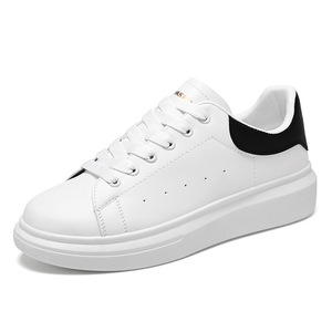 Zapatos Blancos de Mujer, Zapatos Versátiles de Piel Sintética, Novedad 2025, Zapatos de Plataforma con Suela Gruesa para Aumentar la Estatura - Product Image 1