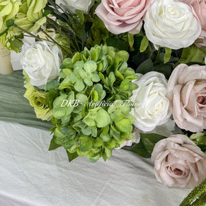 Arrangements floraux en soie écologiques de fleurs artificielles d'eucalyptus, verdure et feuilles pour la location de fêtes de mariage, de remises de diplômes et de Pâques - Product Image 3
