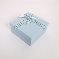 Boîte d'emballage de luxe pour fleurs de rose, de haute qualité, recyclable, avec revêtement UV, laminage mat, gaufrage et ruban