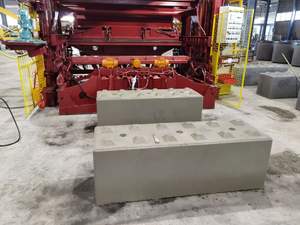 Machine mobile polyvalente de vibroformage du béton pour la fabrication de blocs préfabriqués emboîtables type <span class=keywords><strong>Lego</strong></span> et de moules en acier pour barrières de circulation routière - Product Image 3