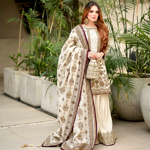 Costume Anarkali traditionnel indien pakistanais pour femmes, en soie blanche brodée, coupe ample, longueur au sol, pour mariage - Product Image 1