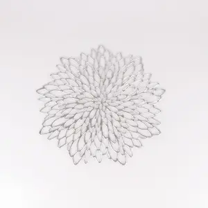 Altın Placemats Hibiscus çiçek metalik preslenmiş vinil yuvarlak çiçek yaprak yemek masası paspasları yıkanabilir parti düğün dekorasyon için