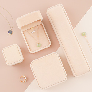 Coffret Cadeau Pliable de Luxe pour Parfums, Bijoux et Montres pour Femmes - Matériaux Recyclés Écologiques avec Gaufrage, Taille Personnalisable - Product Image 5
