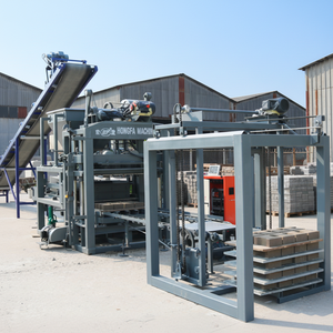 เครื่องทำอิฐบล็อกกลวง เครื่องทำเสาคอนกรีต เครื่องทำบล็อกอินเตอร์ล็อคอัตโนมัติ รุ่น QTJ4-25D - Product Image 1