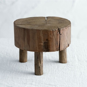 Petit tabouret en <span class=keywords><strong>bois</strong></span> de cèdre massif, support rustique pour plantes fissurées, bords plastique - Product Image 1