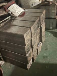 Batang Logam Persegi Cold Drawn 1045 Kekuatan Tinggi untuk Rangka Mesin - Product Image 1