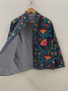 เสื้อแจ็คเก็ตผ้ากำมะหยี่พิมพ์ลายสัตว์ปักลายดอกไม้สไตล์ซูซานี  บุด้วยผ้าฝ้าย  สไตล์วินเทจโบโฮ  สำหรับทุกเพศ  เสื้อคลุมฤดูหนาว  ของขวัญสำหรับเธอ  จากอินเดีย - Product Image 2