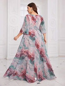 Robe de soirée élégante à col en V en mousseline de soie plissée à manches cloche, motif floral coupé au hasard, teinture par immersion, imprimé numérique de flou végétal - Product Image 2