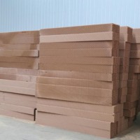 Nouvelle coussinets de refroidissement en papier kraft alvéolé de haute qualité améliorent les conditions de vie des chèvres
