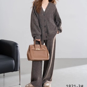 Ensemble 3 pièces tricoté torsadé standard pour <span class=keywords><strong>femme</strong></span> : <span class=keywords><strong>Gilet</strong></span> minimaliste, Cardigan, Pantalon large, Pull col en V et <span class=keywords><strong>Veste</strong></span> - Product Image 3