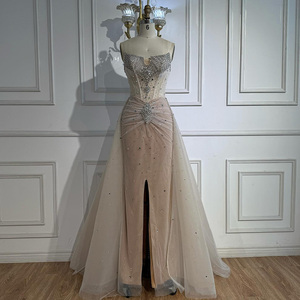 Abito da sera a sirena bianco nude senza spalline Serene Hill LA73107 <span class=keywords><strong>con</strong></span> gonna a balze e <span class=keywords><strong>spacco</strong></span> frontale, abito da festa per donna - Product Image 1