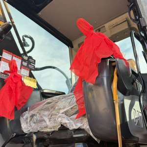 ใช้สำหรับรถขุดตีนตะขาบ 320D |   ปั๊มไฮดรอลิกรถขุดแคตเตอร์พิลลาร์มือสอง 20.5 ตัน รุ่นปี 2024 ความจุบุ้งกี๋ 1.0 เมตร - Product Image 3