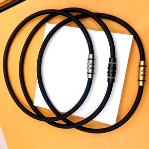 Collier unisexe en silicone à ions négatifs, anti-fatigue, équilibre énergétique, boucle magnétique, collier sportif pour hommes et femmes - Product Image 4