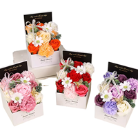 Boîte cadeau avec bouquet de roses artificielles, élégant arrangement de fausses roses pour cadeau de la Saint-Valentin, mariage, anniversaire, fête, festival
