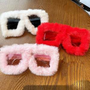 Lunettes de soleil de luxe tendance en velours, surdimensionnées, carrées, pour soirée, style steampunk, avec fourrure douce, pour femmes - Product Image 2