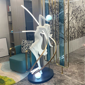 Lampe de sol de luxe en résine, sculpture personnalisée d'usine, déesse humanoïde, décoration de salon d'hôtel, statue-lampe - Product Image 4