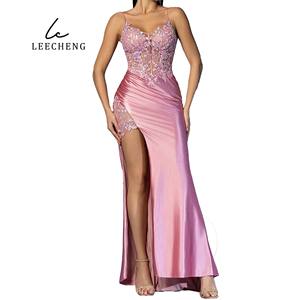 Abito da sera in raso rosa <span class=keywords><strong>con</strong></span> ricami in <span class=keywords><strong>pizzo</strong></span>, spalline sottili, <span class=keywords><strong>spacco</strong></span> laterale alto e Silhouette a sirena per eventi formali - Product Image 4