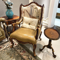 Fauteuil en cuir de luxe royal pour salon, sculpture exquise