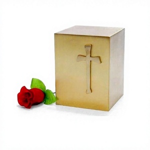 Urnes en métal bronze en forme de cube - Product Image 1