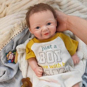 Muñeca Bebé Reborn <span class=keywords><strong>de</strong></span> <span class=keywords><strong>Silicona</strong></span> Realista, Anatómicamente Correcta, 17 Pulgadas, Vivienne con Cabello <span class=keywords><strong>de</strong></span> Alta Calidad, Lavable, Precio al por Mayor - Product Image 3