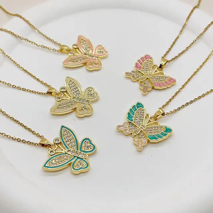 Nuevo y Hermoso Collar con Colgante de Mariposa con Circonitas, Chapado en Oro de 18K, Joyería de Lujo para Bodas y Fiestas - Product Image 1