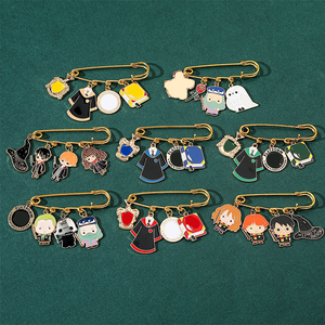 Spille Assortite all'Ingrosso, Distintivo Personalizzato dell'Accademia di Magia, Pin Smaltato Rigido o Morbido Stile Cartone Animato Harry - Product Image 1