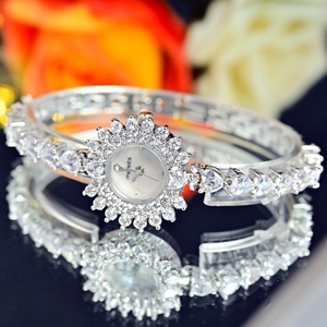 Hot Selling Gathering Jewelry 2024 New Quartz <strong>Watch</strong> Luxury and Fashionable <strong>Women's</strong> <strong>Watch</strong> <strong>Set</strong> with Water Diamond and Beimu Face - Product Image 4