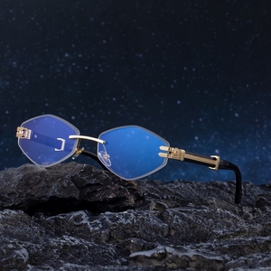 SKYWAY 2025 nueva moda <span class=keywords><strong>de</strong></span> gama alta UV400 <span class=keywords><strong>gafas</strong></span> <span class=keywords><strong>de</strong></span> <span class=keywords><strong>sol</strong></span> con montura rectangular para hombre <span class=keywords><strong>gafas</strong></span> <span class=keywords><strong>de</strong></span> <span class=keywords><strong>sol</strong></span> sin montura en forma <span class=keywords><strong>de</strong></span> diamante logotipo personalizado - Product Image 1